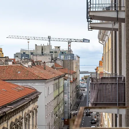 住宿加早餐酒店 Valdirivo26 的里雅斯特